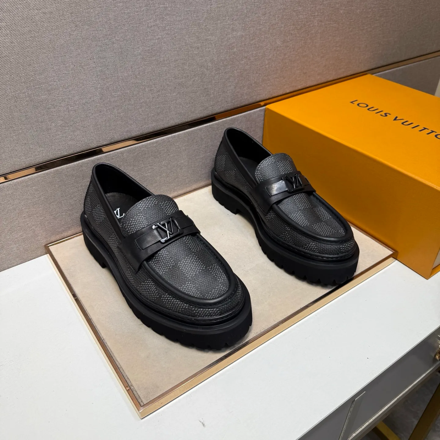 Men's men's shoes 💰pp620【Lv～】Men's casual leather shoes 2025z cabinet sales simultaneously 🔶Size: 39-44 #️⃣ 🔷3 colors🔜The upper is made of cowhide stitching ➕Cowhide lining, comfortable and breathable, sole: original comfortable and wear-resistant outsole, ⚠️real thing📱photographed🎬real thing is better📢📢📢